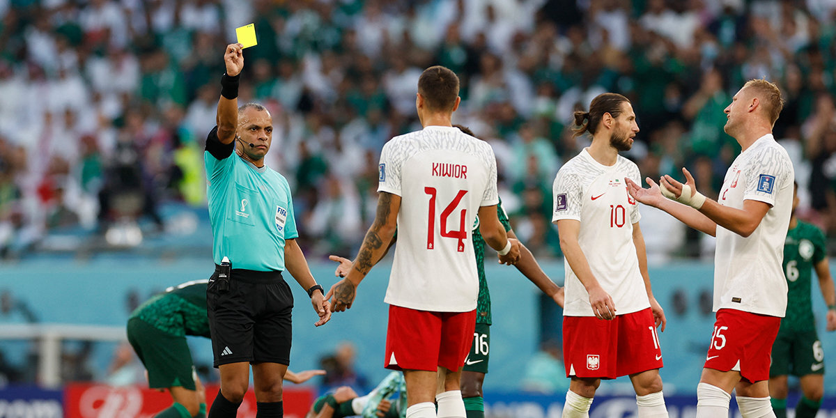 Польша — Саудовская Аравия — 0:0. Кивиор и Кэш получили желтые карточки в матче ЧМ-2022
