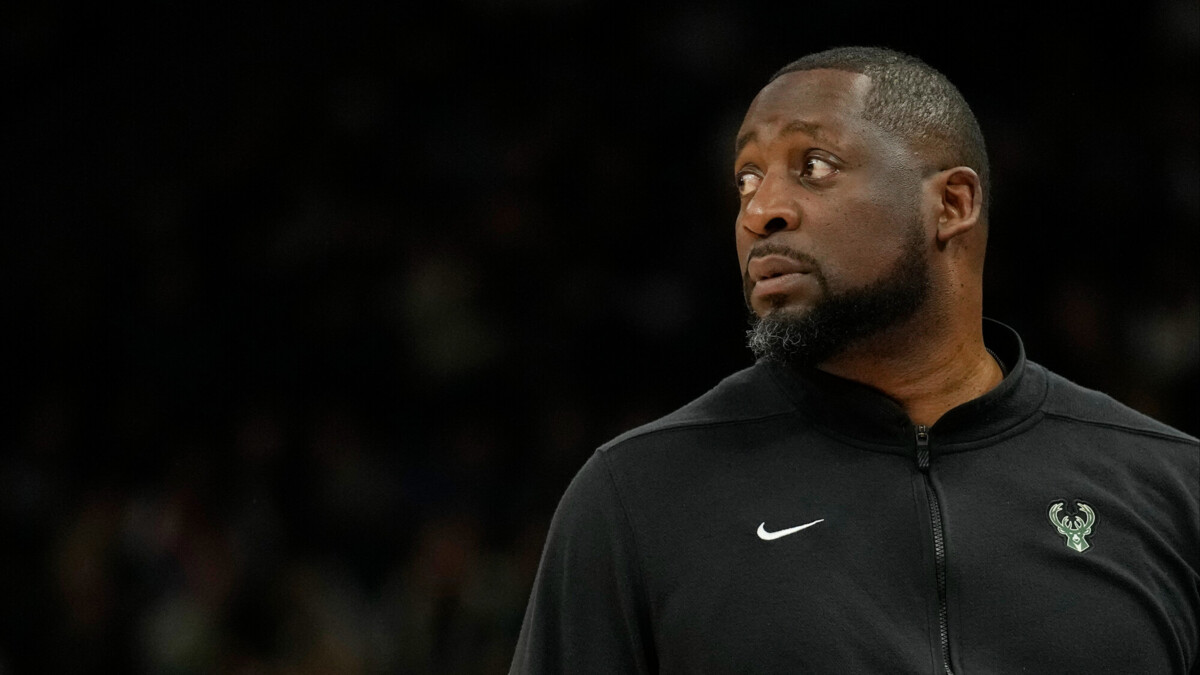Клуб НБА «Милуоки» объявил об увольнении Гриффина с поста главного тренера