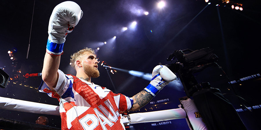 Блогер Пол нокаутировал бывшего чемпиона UFC Вудли в боксерском бою