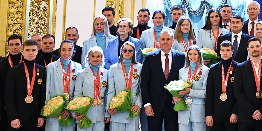 Призер Олимпиады Казакевич объяснила, почему надела темные очки на встречу в Кремле