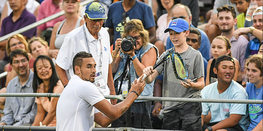 Австралийский теннисист бросил бутылку с водой в судейскую вышку. Это его вторая выходка на турнире