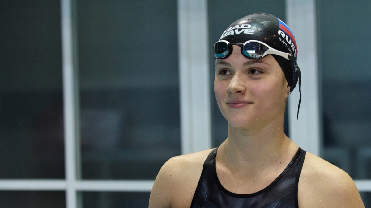 Пятнадцатилетняя Степанова стала чемпионкой России по плаванию на дистанции 200 м на спине