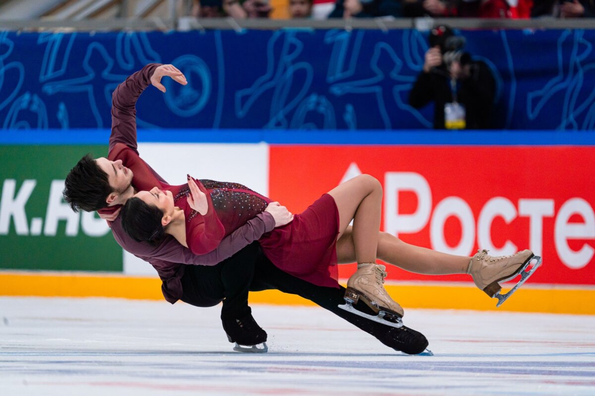 Худайбердиева и Базин выиграли первый этап КР в танцах на льду