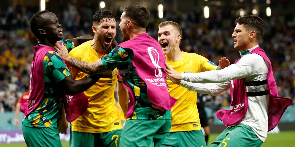 Сборная Австралии обыграла команду Дании в матче третьего тура группового этапа ЧМ-2022