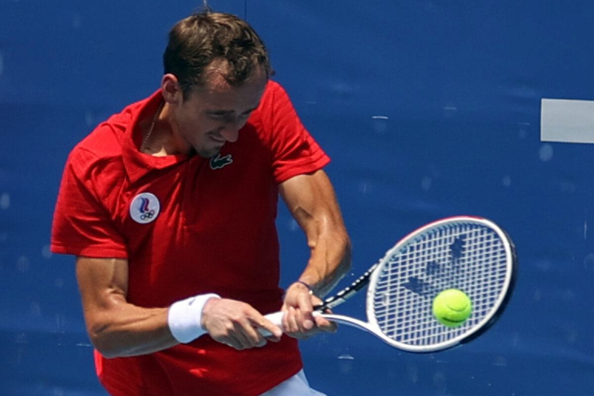 Медведев необычно ответил на вопрос о теннисных ударах