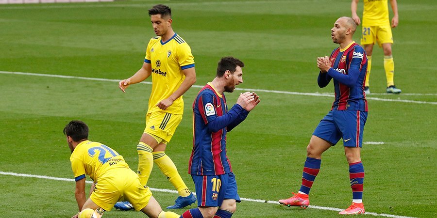 «Барселона» не смогла обыграть «Кадис». Месси забил и превзошел рекорд Роналду