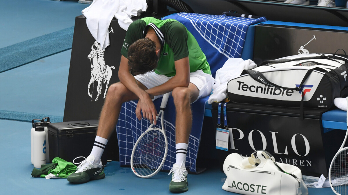«В четвертом сете у меня вообще не было концентрации». Медведев — о четвертьфинальном матче с Хуркачем на Australian Open