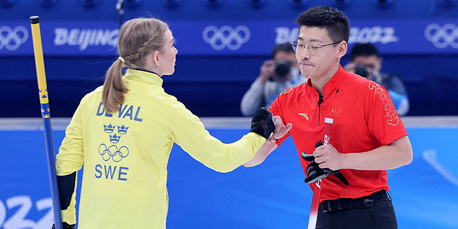 Китайские керлингисты проиграли Швеции на ОИ и упустили лидерство в микст-турнире