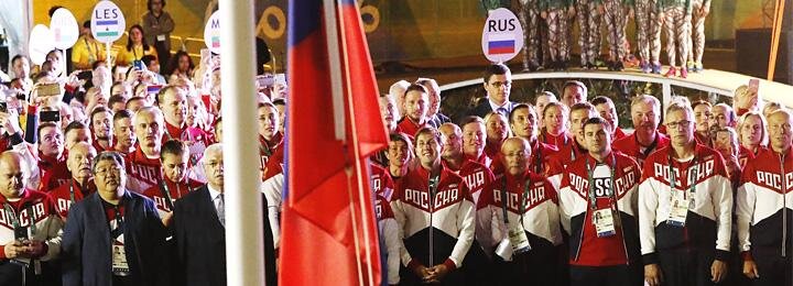 «Завтра выходной, нормально все». В олимпийской деревне подняли флаг России