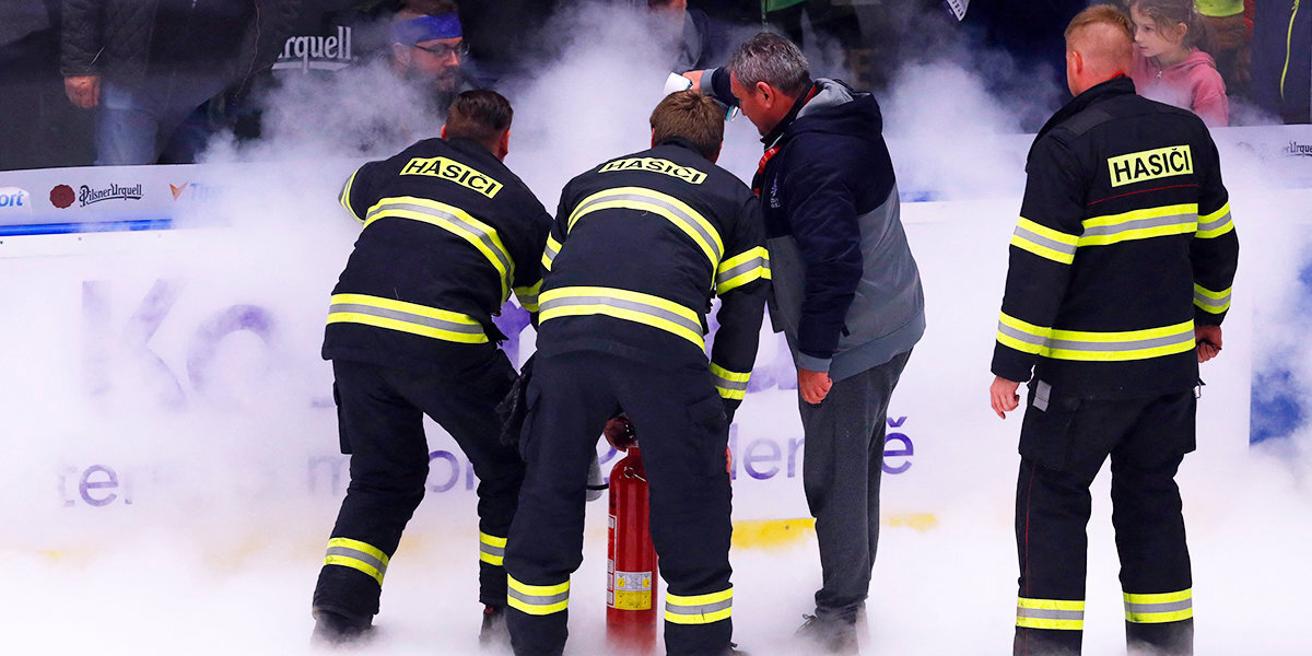 Матч Еврохоккейтура Чехия — Швеция был прерван на 40 минут из-за проблем со льдом