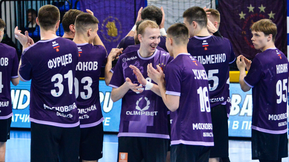 «Чеховские медведи» обыграли «ВиктОр» в матче Суперлиги по гандболу