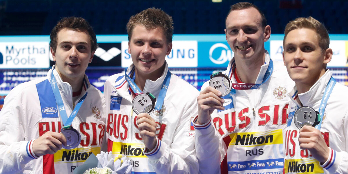 Российские пловцы выиграли серебро в эстафете на ЧМ