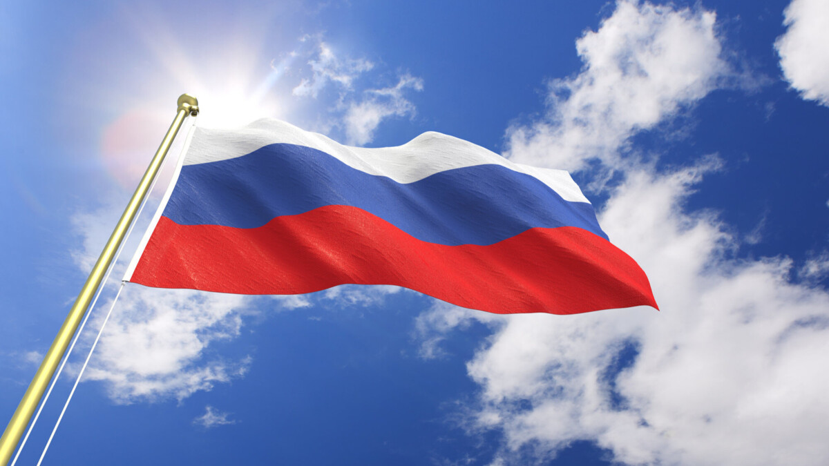На церемонии встречи спортсменов на играх АЛБА был поднят флаг России и прозвучал гимн страны
