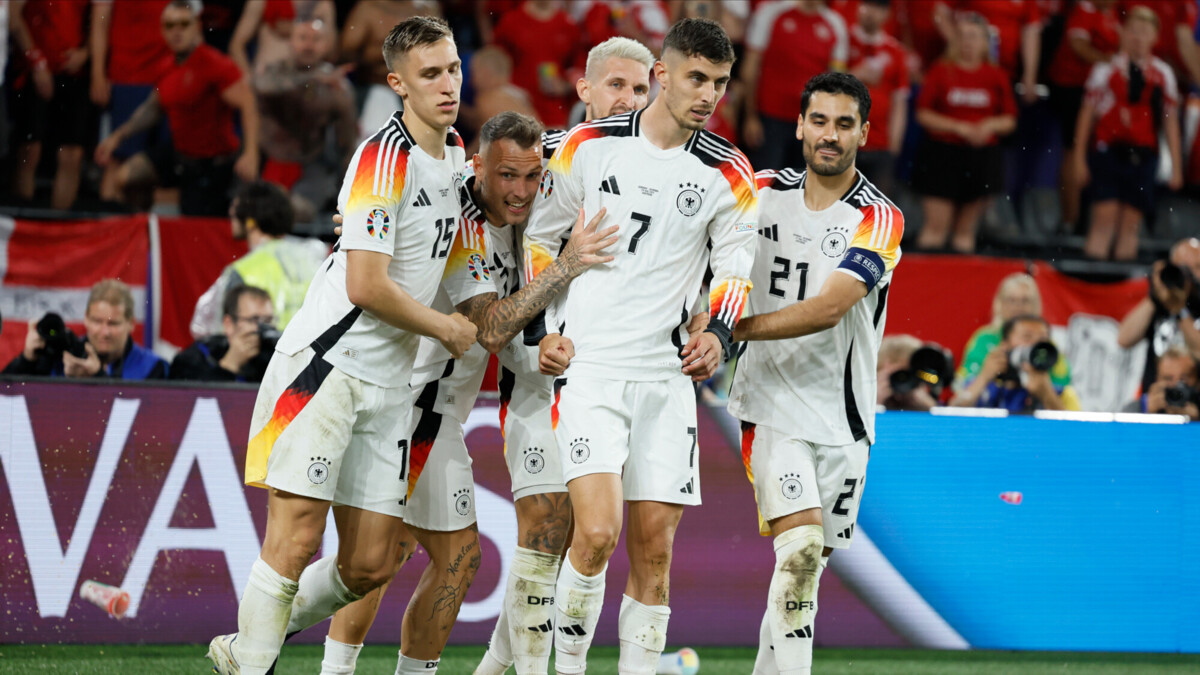 Сборные Швейцарии и Германии стали первыми четвертьфиналистами чемпионата Европы по футболу