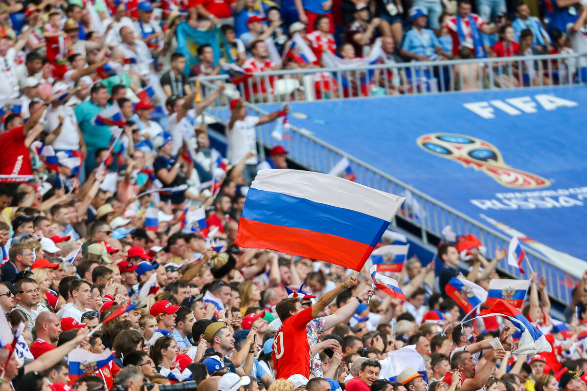ФИФА оштрафовала РФС за дискриминационный баннер на матче сборной России