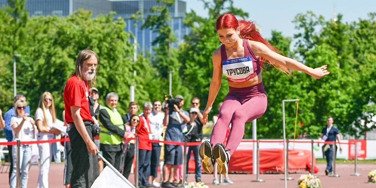 Трусова выполнила второй юношеский разряд в прыжках в длину на турнире в Москве