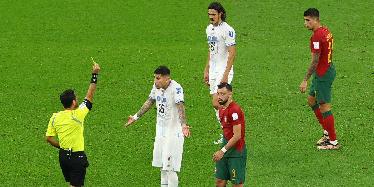 Португалия — Уругвай — 0:0. Защитник уругвайцев Оливера предупрежден на 44-й минуте матча ЧМ