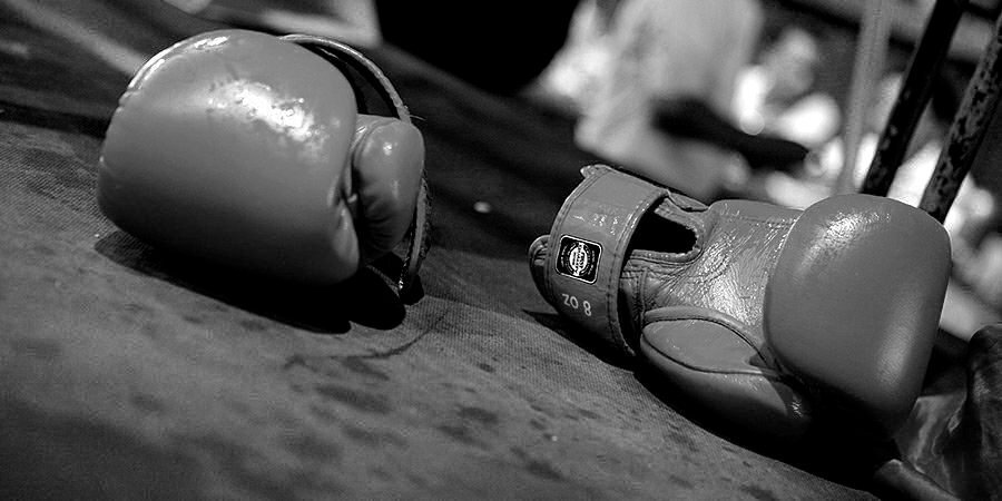 Экс-чемпион мира по боксу скончался в возрасте 37 лет спустя год после черепно-мозговой травмы в бою