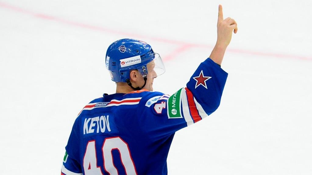 Кетов — знаковый игрок для российского хоккея, заявил защитник «Металлурга» Яковлев