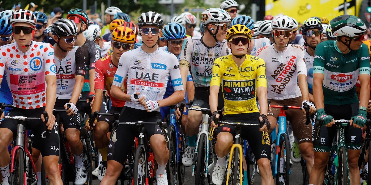Четырнадцатый этап многодневки «Тур де Франс» остановлен из‑за массового завала