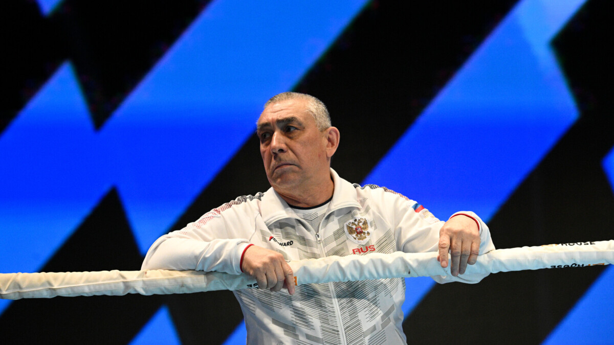 Сборная России по боксу намерена занять первое место в общекомандном зачете ЧЕ, заявил тренер Фархутдинов