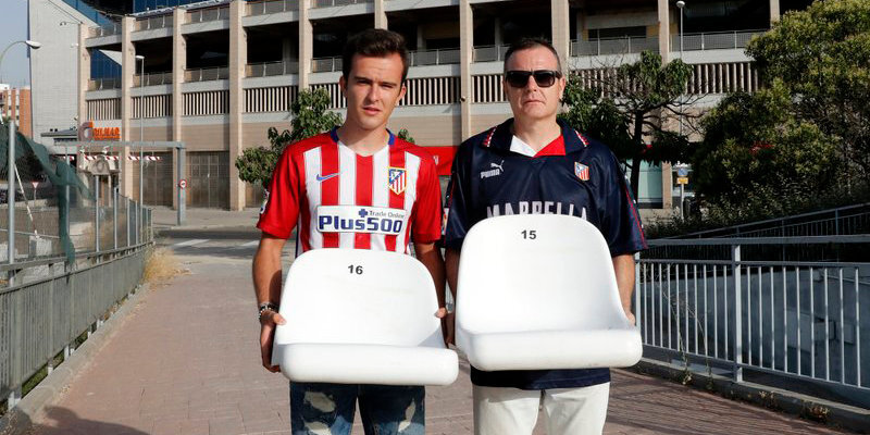 Фанаты «Атлетико» забрали кресла со старого стадиона клуба. Их даже высылали с курьером