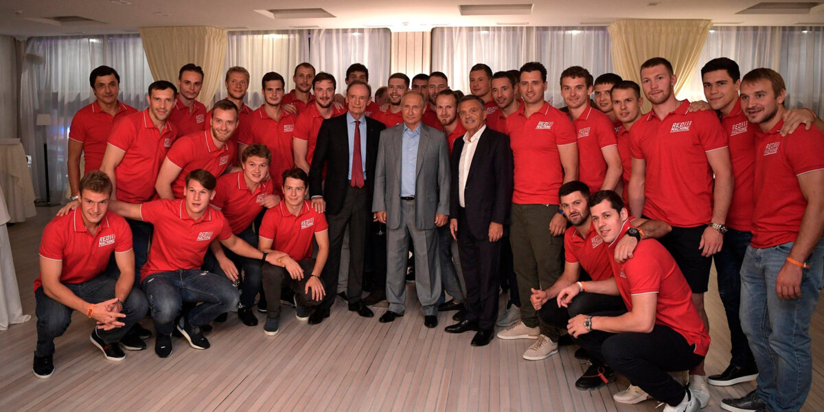 Владимир Путин встретился с участниками благотворительного матча «От чистого сердца»