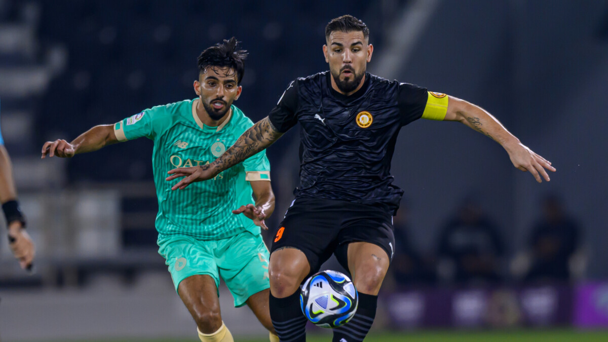Футболист сборной Алжира потерял сознание во время матча в Катаре