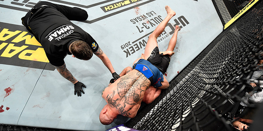 Смит задушил Густафссона на турнире UFC в Стокгольме