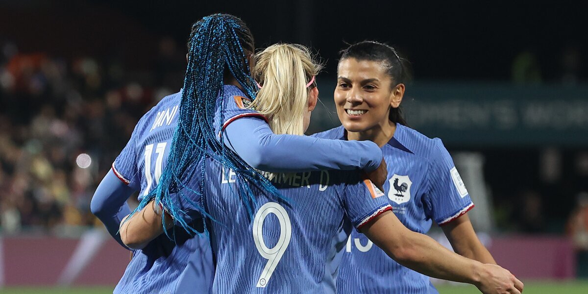 Женская сборная Франции стала последним четвертьфиналистом ЧМ по футболу, разгромив Марокко
