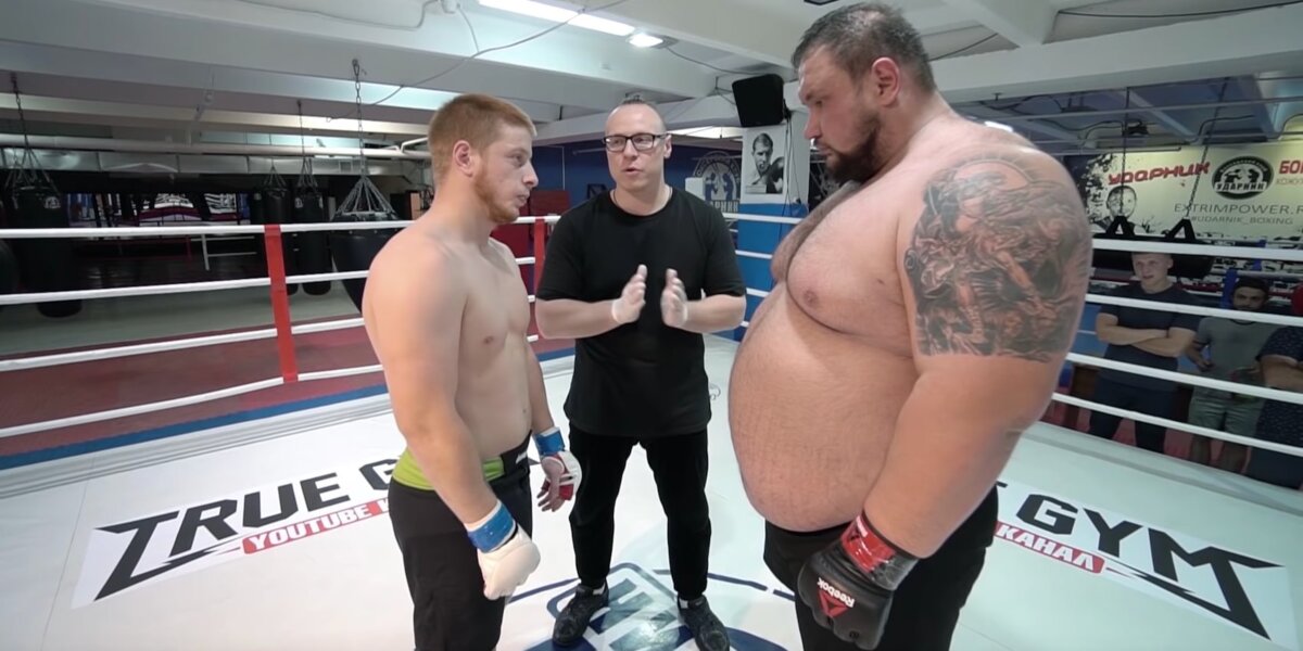 220 кг против 77 кг, побитый в UFC против отсидевшего 13 лет. В России мода на фрик-бои