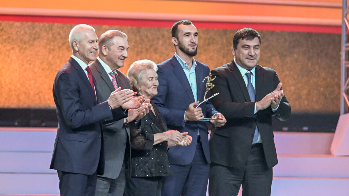 Боксер Гаджимагомедов и пловчиха Чикунова признаны Минспортом лучшими спортсменами года