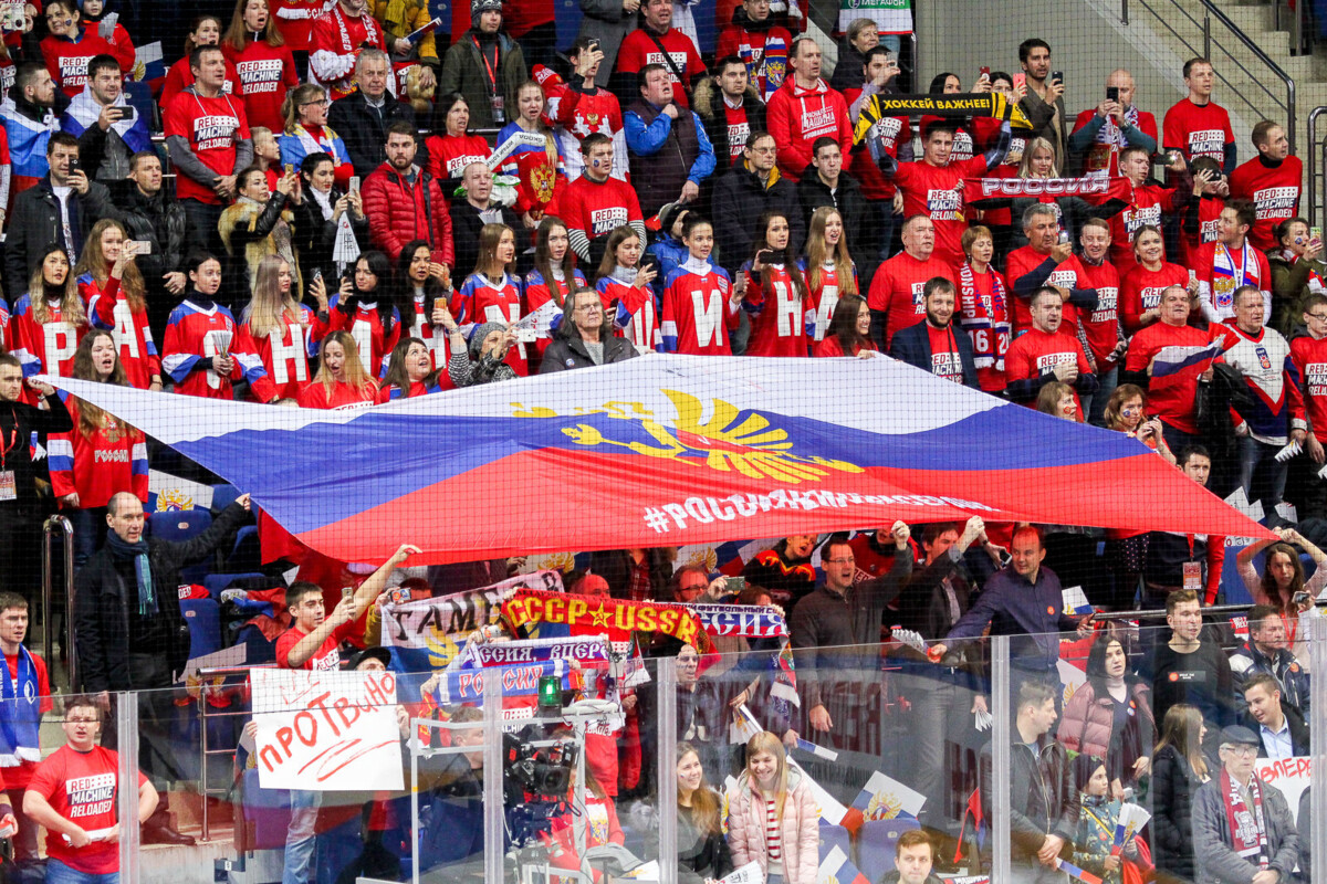 49% россиян выступили за запрет профессионального футбола в стране
