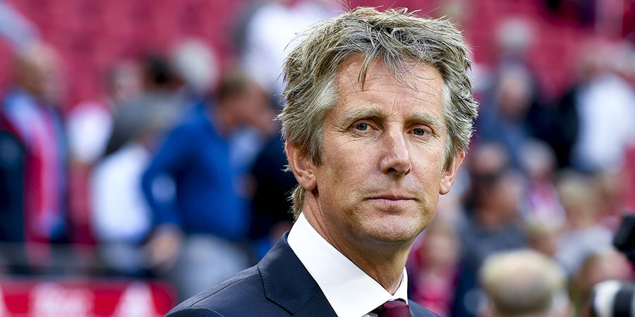 Ван дер Сар продлил контракт с «Аяксом» до 2025 года. Он занимает должность генерального директора клуба