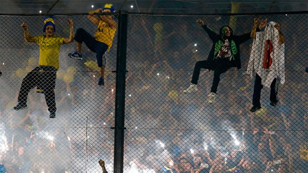 СМИ: Полиция задержала около 20 фанатов после финала Кубка Либертадорес