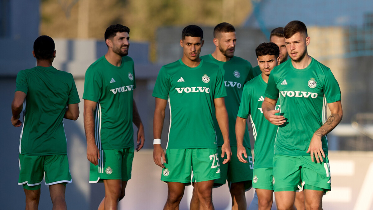 Футболистам и персоналу израильского клуба «Маккаби» из Хайфы запретили выходить из отеля на Кипре перед игрой в Лиге Европы