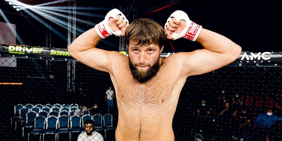 Шуаев победил Пономарева в бою за титул чемпиона AMC Fight Nights в тяжелом весе