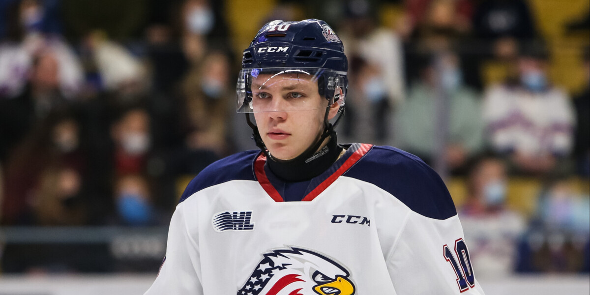 Забросивший дебютную шайбу в НХЛ 19‑летний российский защитник «Анахайма» Минтюков стал третьей звездой матча с «Каролиной»