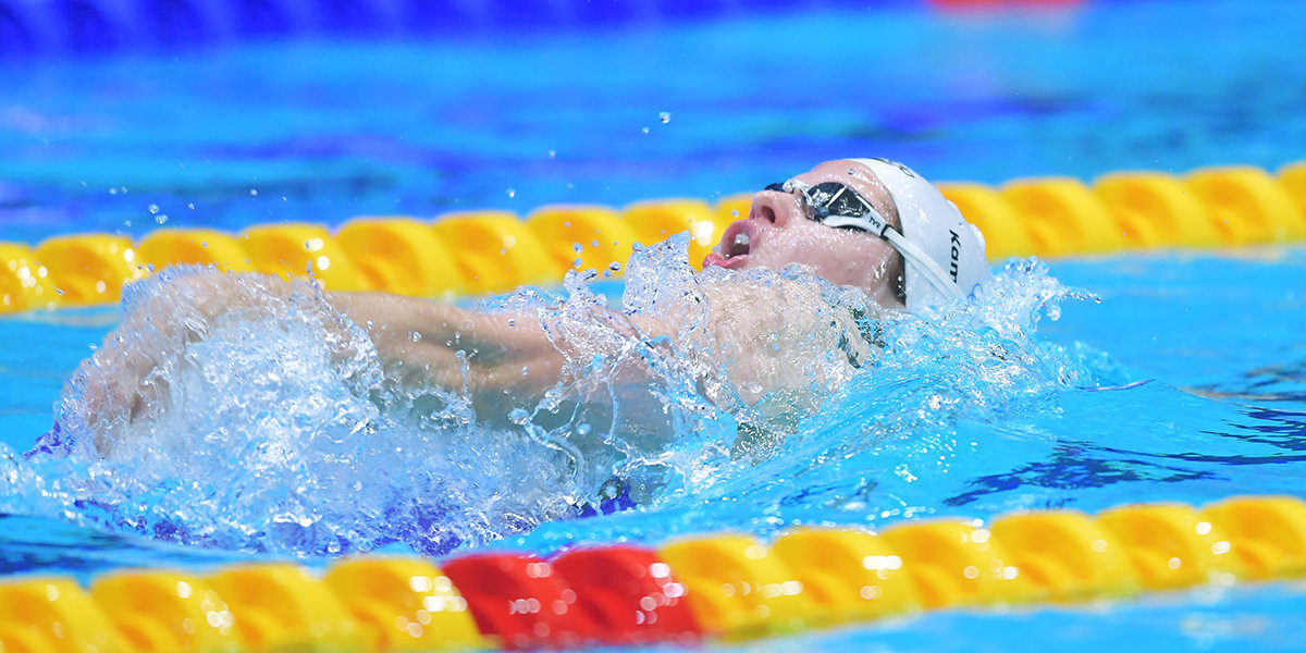 Каменева победила на дистанции 50 метров на спине на ЧР по плаванию на короткой воде