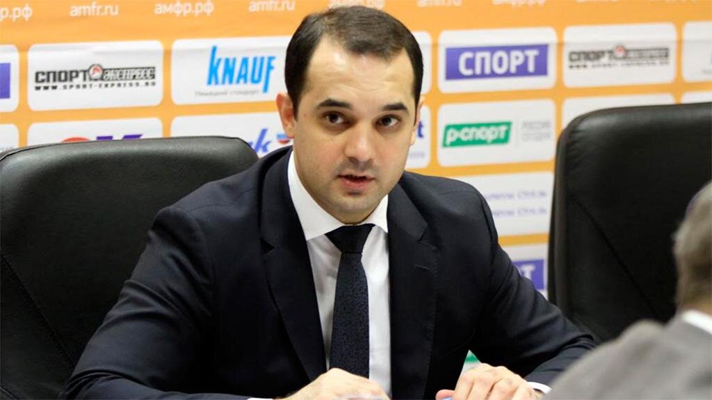 Из-за решений УЕФА вопрос назначения старшего тренера мужской сборной России может быть отложен, заявил глава АМФР