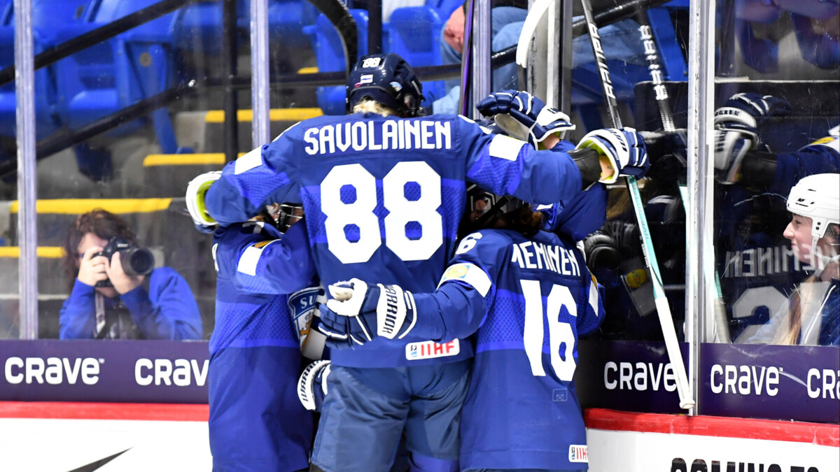 Женская сборная Финляндии по хоккею стала бронзовым призером чемпионата мира
