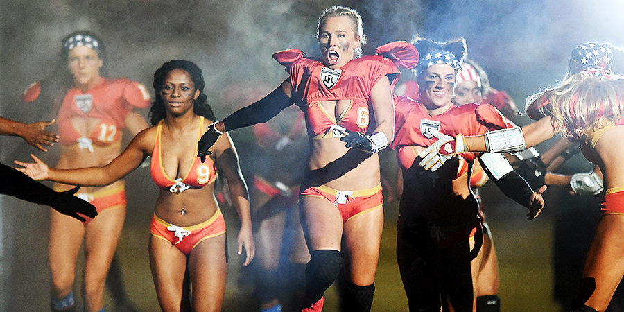 Что за женский американский футбол будут показывать по «Матч ТВ»? Почему девушки играют там в бикини?