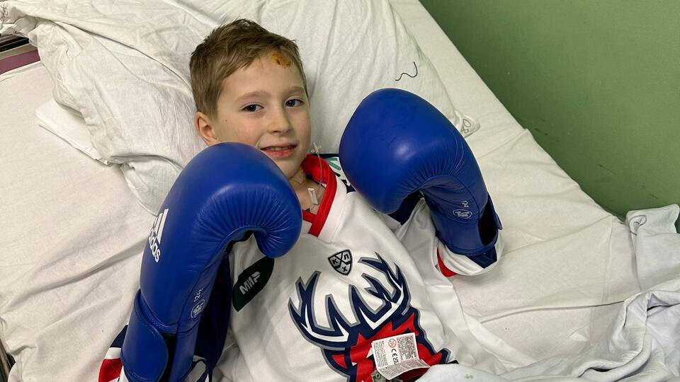 Представители Федерации бокса России навестили в больнице мальчика, пострадавшего в теракте в «Крокус Сити Холл»