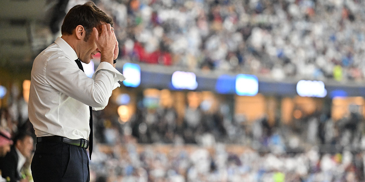 Макрон утешил игроков сборной Франции после поражения в финале ЧМ-2022. Видео