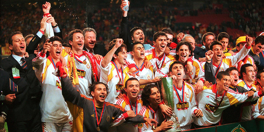 Бронза ЧМ и Евро, победа в Кубке УЕФА, бомбардир-таксист. 10 главных явлений в истории турецкого футбола