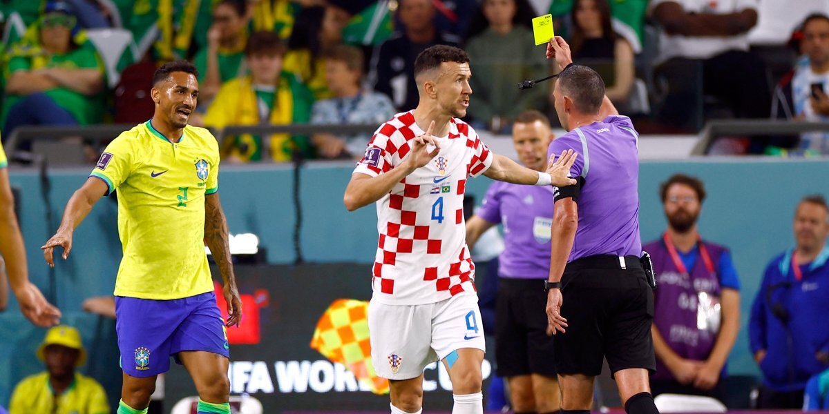 Хорватия — Бразилия — 0:0. Бразилец Данилу получил желтую карточку на 25-й минуте матча ЧМ-2022