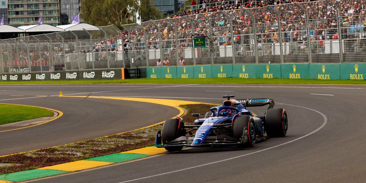 Гонка Гран-при Австралии «Формулы-1» была прервана после аварии пилота «Уильямса» Албона