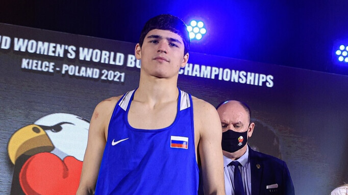 Россиянин Джаватханов выиграл серебро на молодежном ЧЕ по боксу в весе до 86 кг