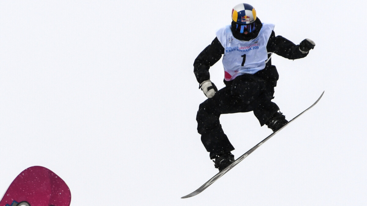 Сноубордисты Хадарин и Романова завоевали золото в биг‑эйре на Спартакиаде сильнейших