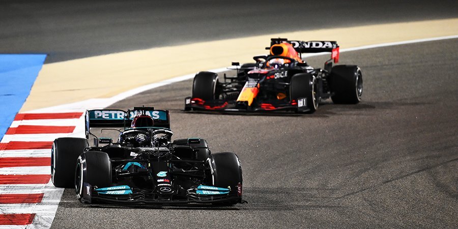 Стюард Гран-при Бахрейна озвучил максимально возможное наказание для Ферстаппена за обгон Хэмилтона